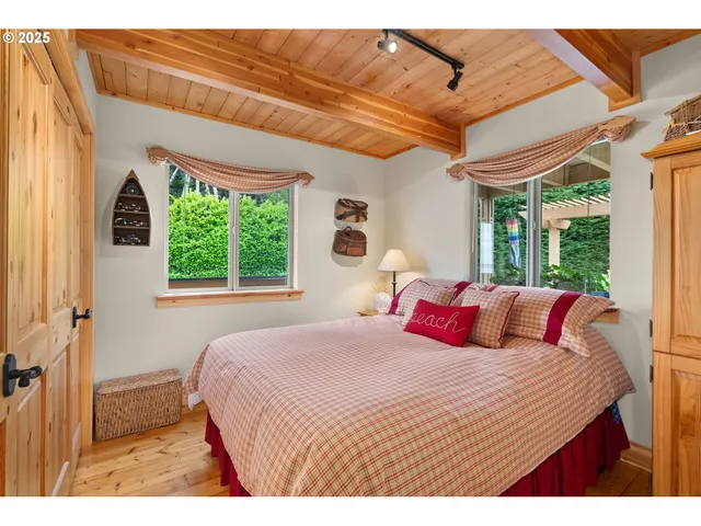 $1,295,000 | 441 Bay Center Road, South Bend, WA 98586