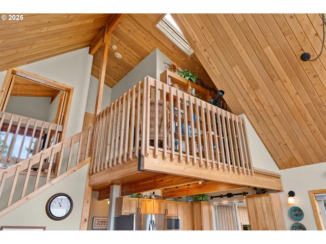 $1,295,000 | 441 Bay Center Road, South Bend, WA 98586