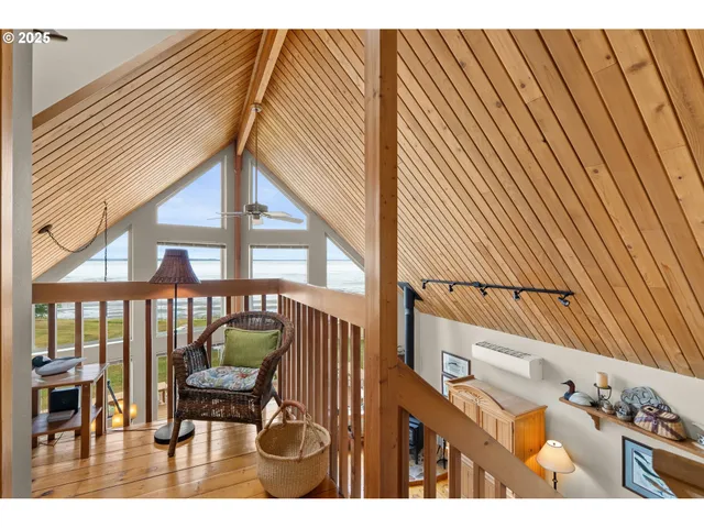 $1,295,000 | 441 Bay Center Road, South Bend, WA 98586