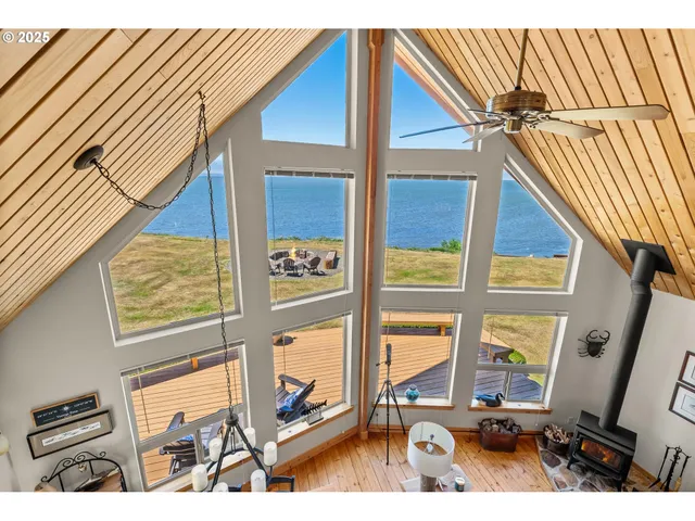 $1,295,000 | 441 Bay Center Road, South Bend, WA 98586