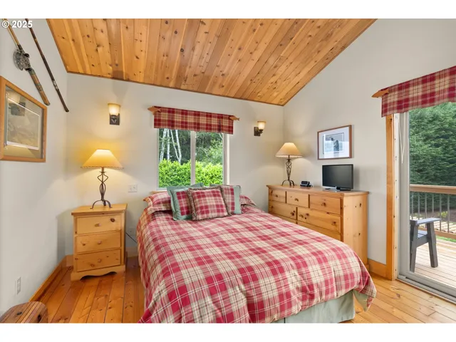 $1,295,000 | 441 Bay Center Road, South Bend, WA 98586