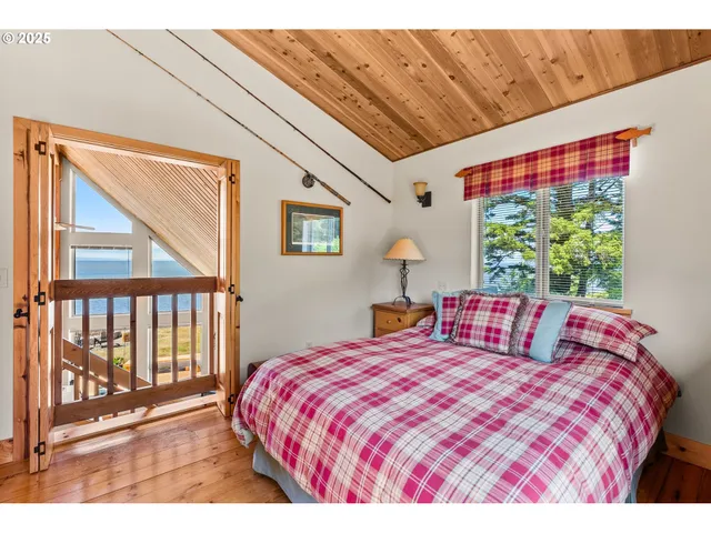 $1,295,000 | 441 Bay Center Road, South Bend, WA 98586