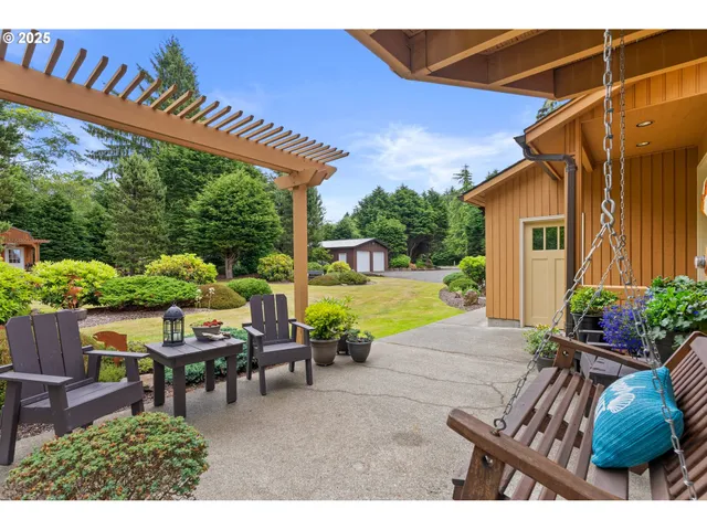 $1,295,000 | 441 Bay Center Road, South Bend, WA 98586