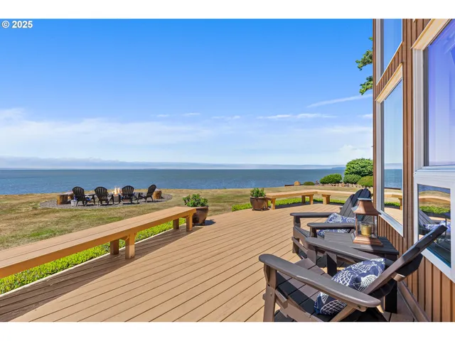 $1,295,000 | 441 Bay Center Road, South Bend, WA 98586