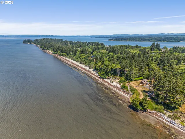 $1,295,000 | 441 Bay Center Road, South Bend, WA 98586