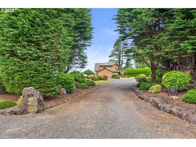 $1,295,000 | 441 Bay Center Road, South Bend, WA 98586