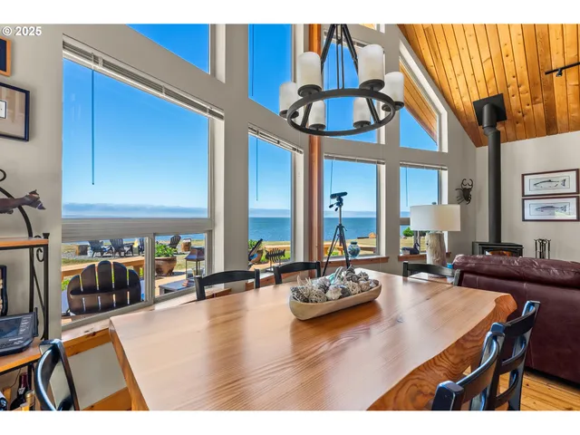 $1,295,000 | 441 Bay Center Road, South Bend, WA 98586