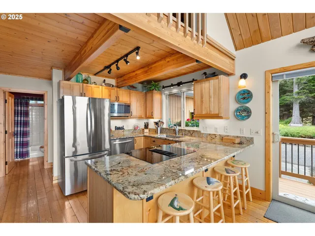 $1,295,000 | 441 Bay Center Road, South Bend, WA 98586