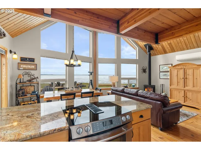 $1,295,000 | 441 Bay Center Road, South Bend, WA 98586