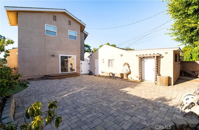 $1,073,888 | 1124 East Ridgewood Street, Long Beach, CA 90807