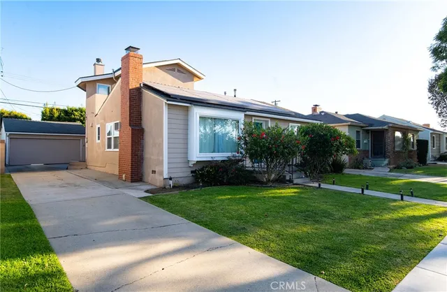 $1,073,888 | 1124 East Ridgewood Street, Long Beach, CA 90807