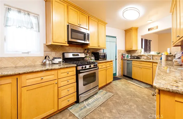 $1,073,888 | 1124 East Ridgewood Street, Long Beach, CA 90807