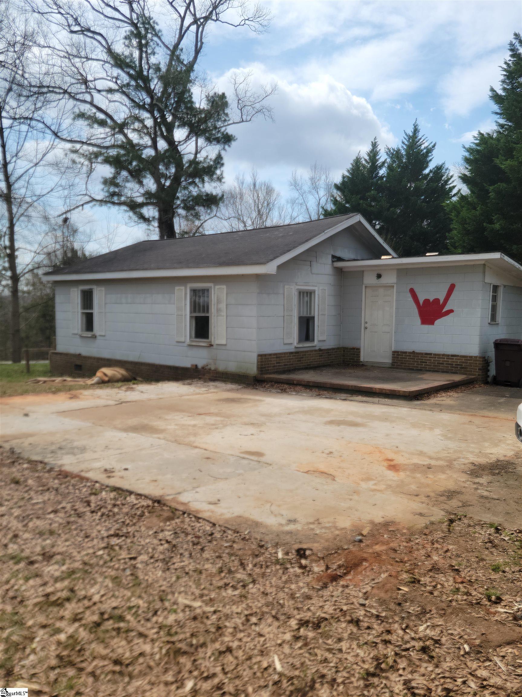 614 West Queen Street Pendleton, SC 29670 - Photo 1 of 10