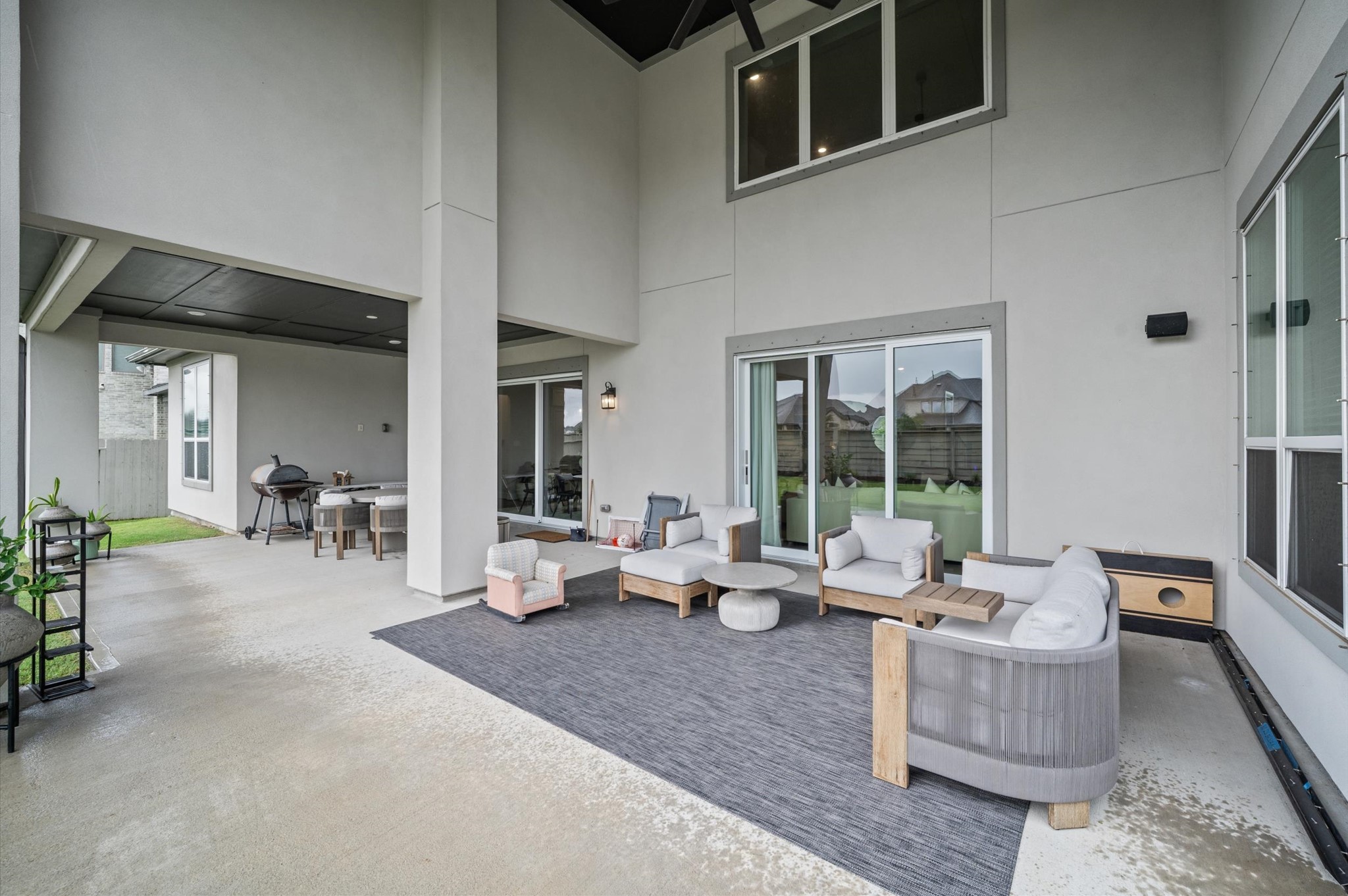 4923 Grapevine Lane Manvel, TX 77578 - Photo 43 of 49 a living room with furniture and a window