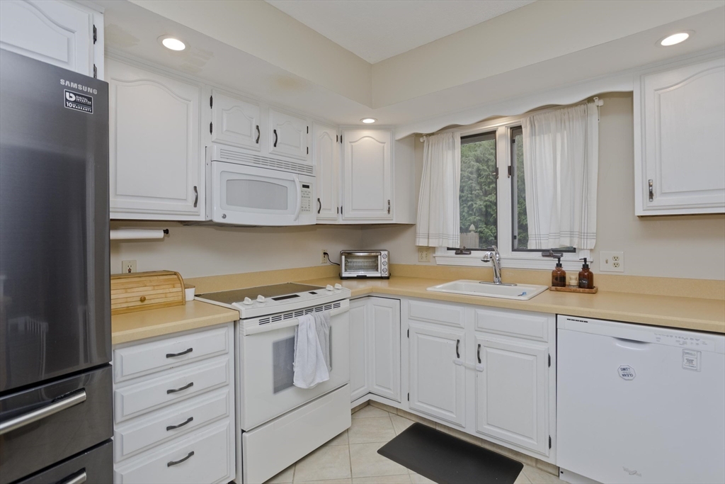 8 Castle Hills Road, Unit H Agawam, MA 01001 - Photo 11 of 23 Gallery Image 11