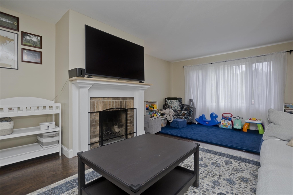 8 Castle Hills Road, Unit H Agawam, MA 01001 - Photo 5 of 23 Gallery Image 5