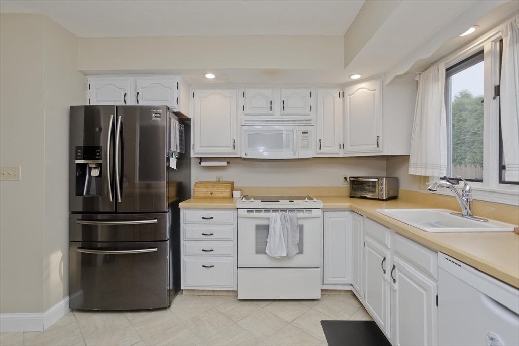 8 Castle Hills Road, Unit H Agawam, MA 01001 - Photo 9 of 23 Gallery Image 9