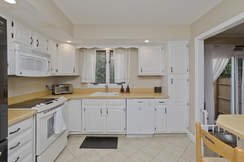 8 Castle Hills Road, Unit H Agawam, MA 01001 - Photo 10 of 23 Gallery Image 10