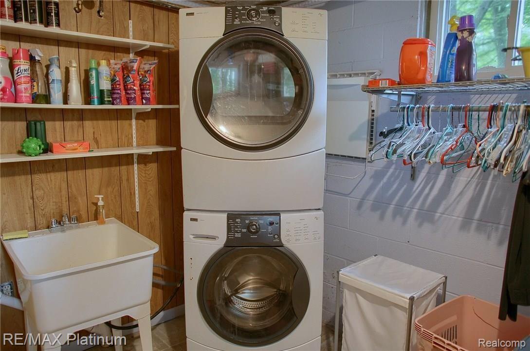 2217 Pleasant Ridge Howell, MI 48843 - Photo 23 of 36 LAUNDRY ROOM
