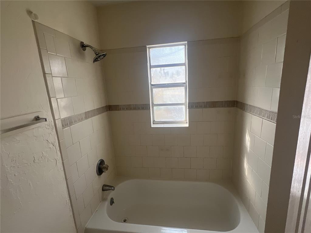 11558 Southeast 58th Avenue Belleview, FL 34420 - Photo 21 of 26 a bathroom with a bathtub