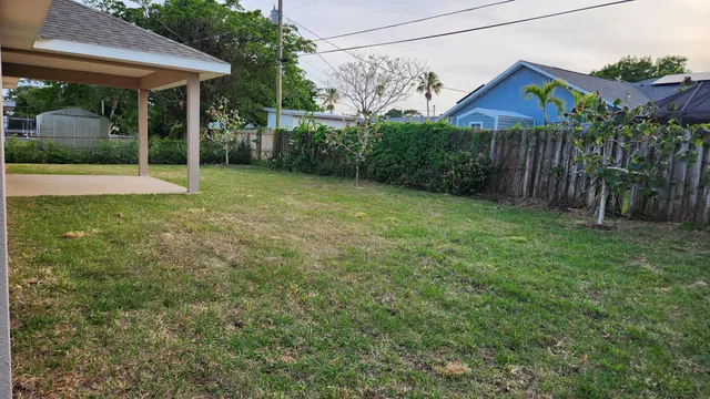 a view of a house with backyard and porch