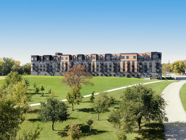 $998,000 | 505 Oak Street North, Unit 504, Fargo, ND 58102