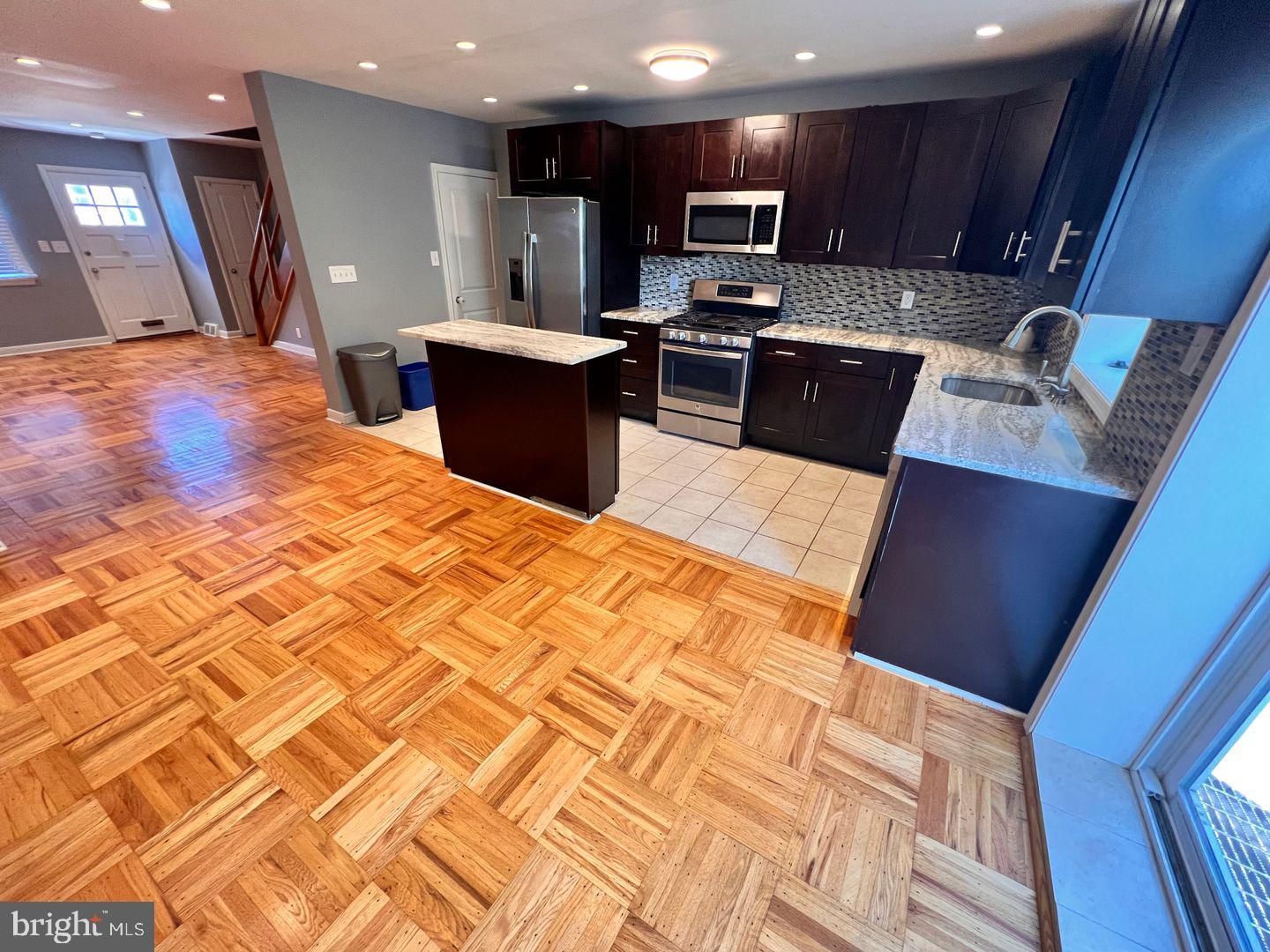 327 Righter Street Philadelphia, PA 19128 - Photo 7 of 27