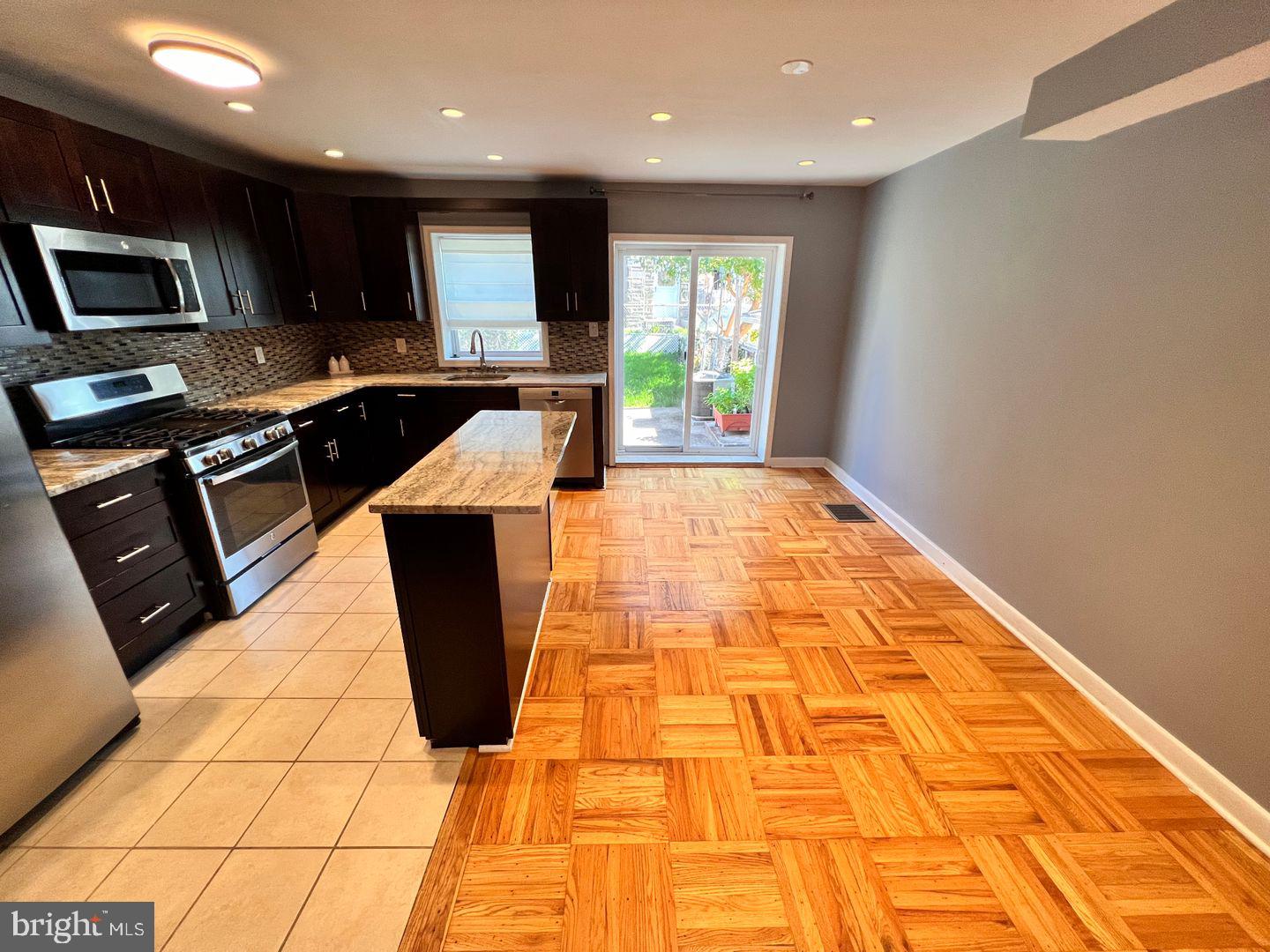 327 Righter Street Philadelphia, PA 19128 - Photo 8 of 27
