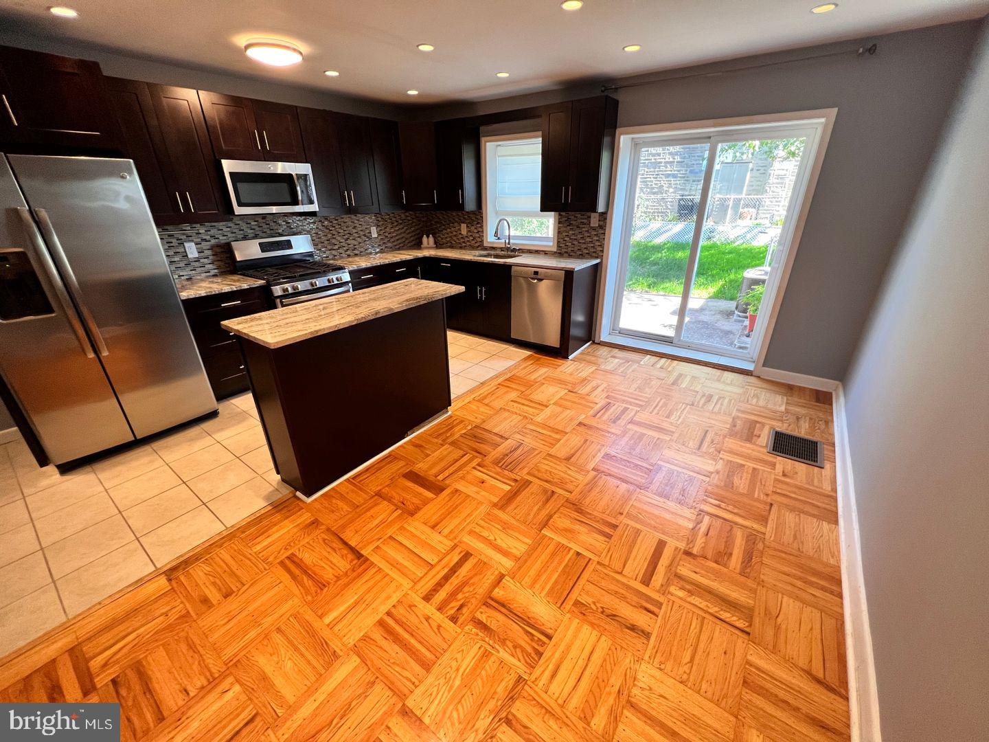327 Righter Street Philadelphia, PA 19128 - Photo 9 of 27