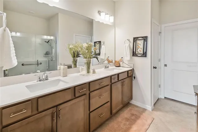 a bathroom with double vanity sinks and a mirror