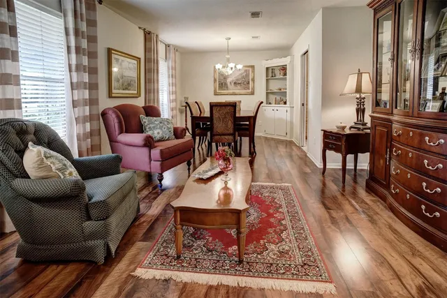 $465,000 | 1001 Charleston Boulevard, Smithville, TX 78957