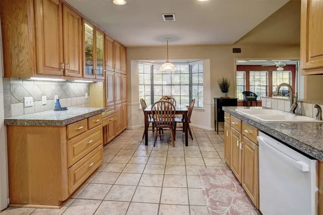 $465,000 | 1001 Charleston Boulevard, Smithville, TX 78957