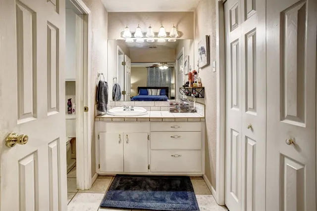 $465,000 | 1001 Charleston Boulevard, Smithville, TX 78957