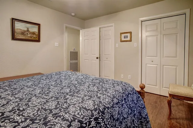 $465,000 | 1001 Charleston Boulevard, Smithville, TX 78957