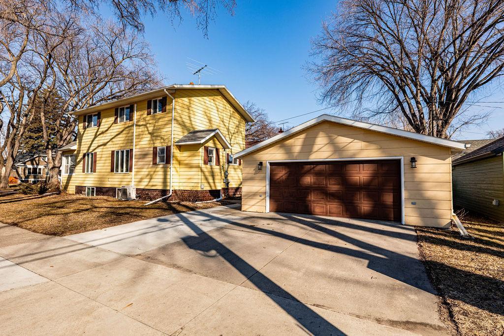 1348 6th Street South Fargo, ND 58103 - Photo 3 of 52