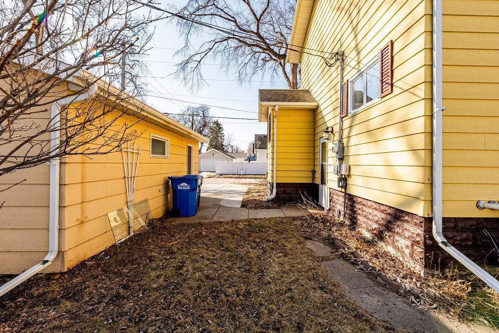 1348 6th Street South Fargo, ND 58103 - Photo 8 of 52
