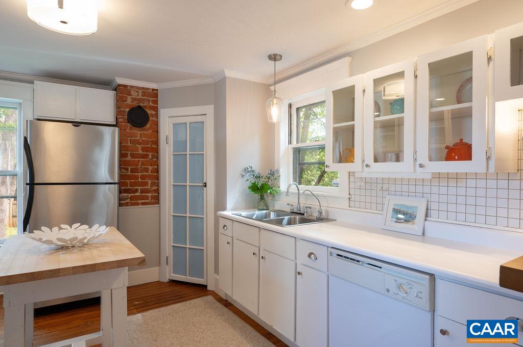 118 Goodman Street Charlottesville, VA 22902 - Photo 15 of 47