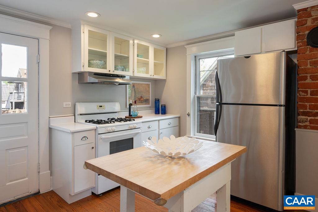 118 Goodman Street Charlottesville, VA 22902 - Photo 16 of 47