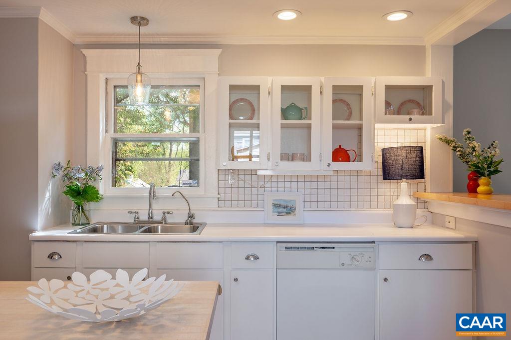 118 Goodman Street Charlottesville, VA 22902 - Photo 17 of 47