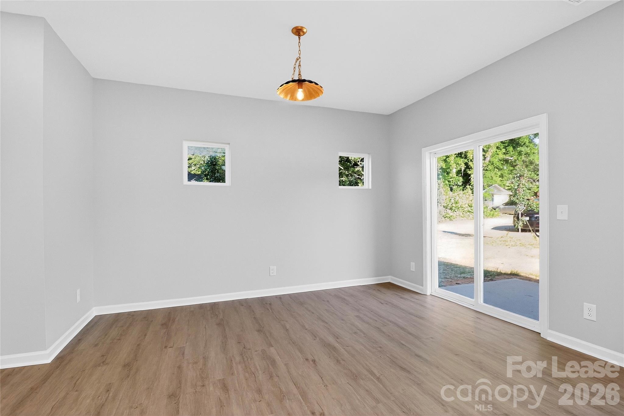 333 North Hoskins Road Charlotte, NC 28216 - Photo 21 of 28 Gallery Image 21
