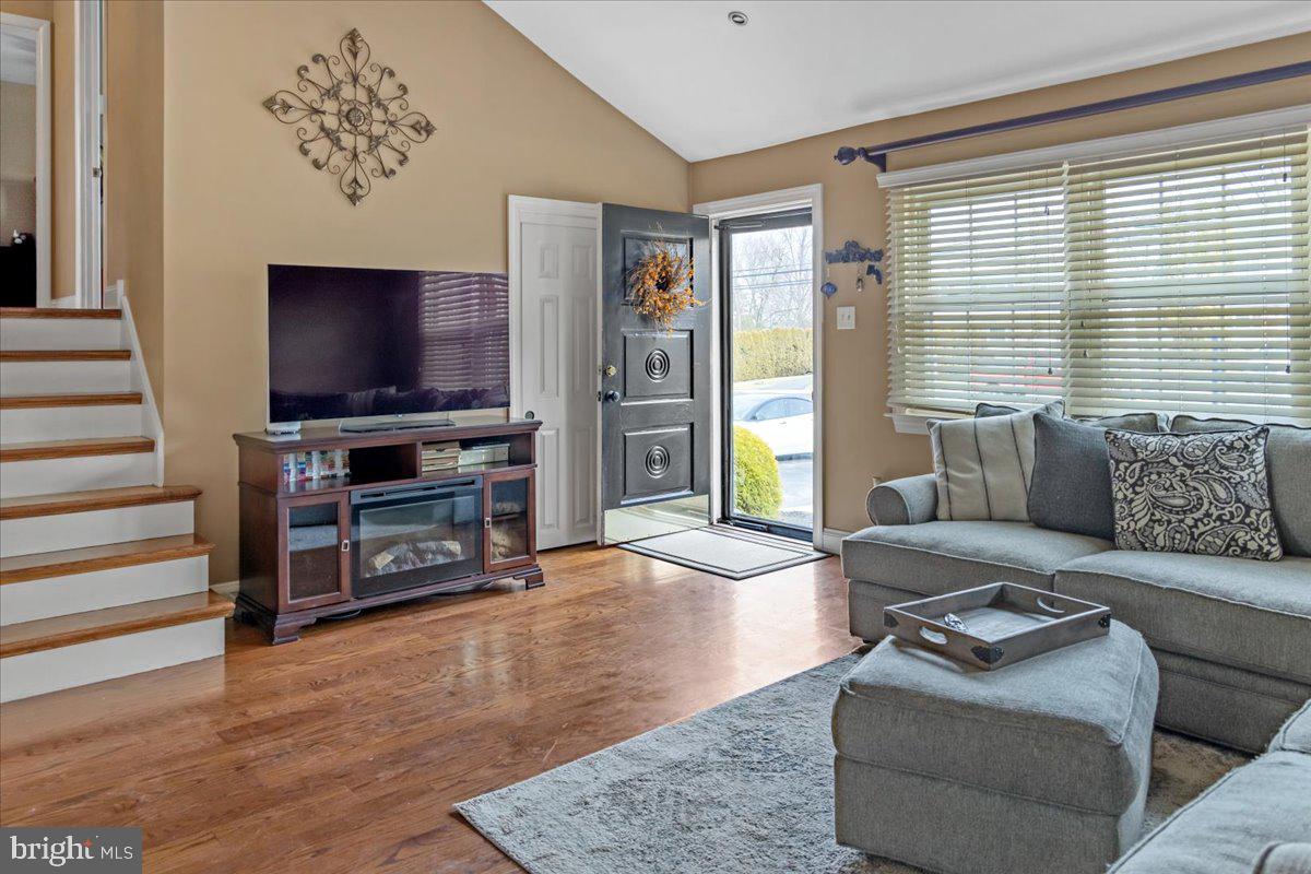 32 Schoolhouse Road Chalfont, PA 18914 - Photo 2 of 25 Gallery Image 2