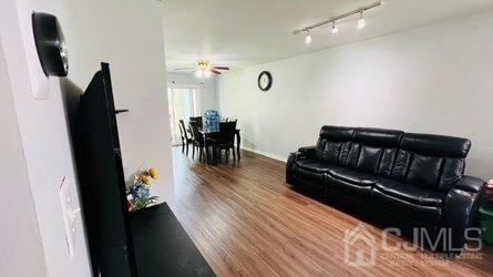 2804 Cricket Circle Edison, NJ 08820 - Photo 4 of 10