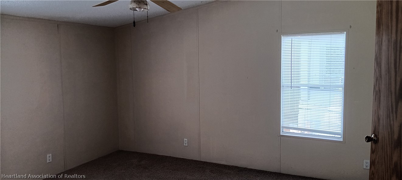 1026 Cardinal Road Wauchula, FL 33873 - Photo 8 of 12 a small space with a window