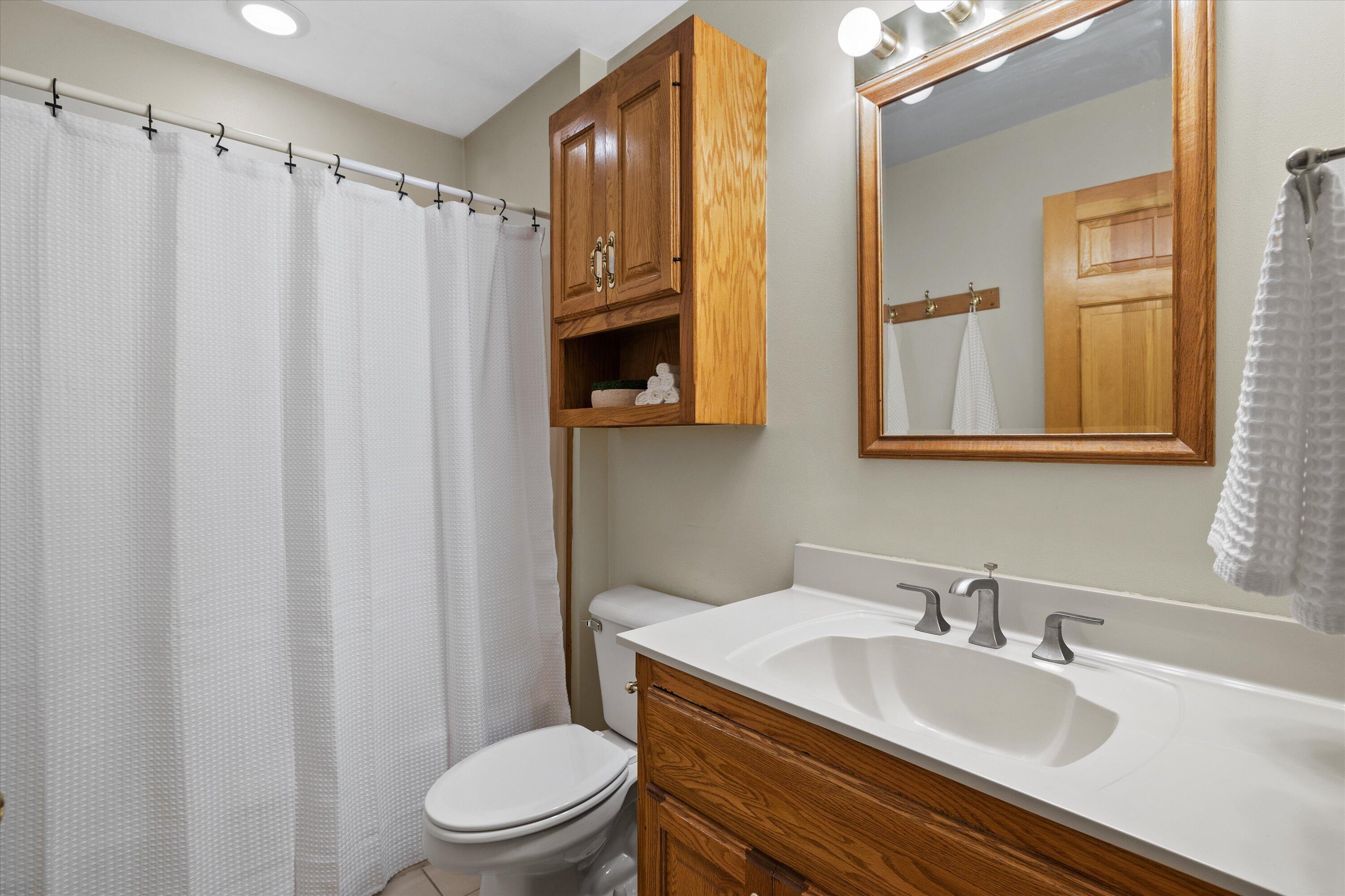 10845 North Wauwatosa Road Mequon, WI 53097 - Photo 29 of 51 Full Bathroom