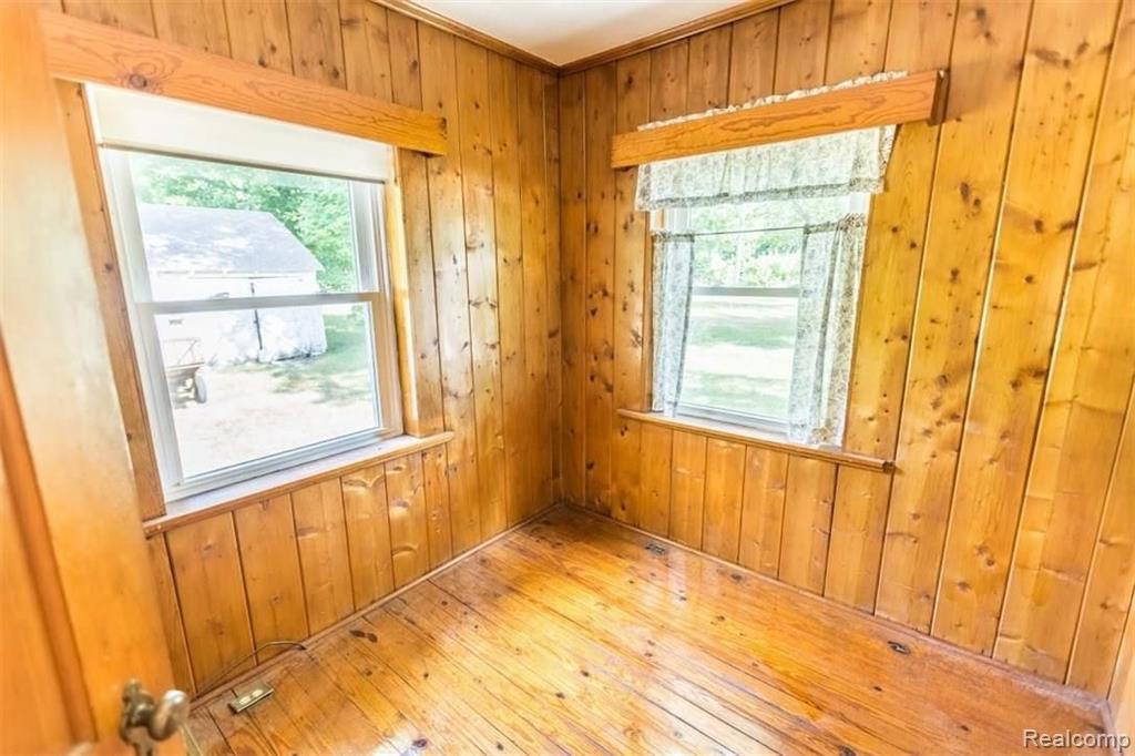 21820 Gill Road Farmington Hills, MI 48335 - Photo 9 of 36