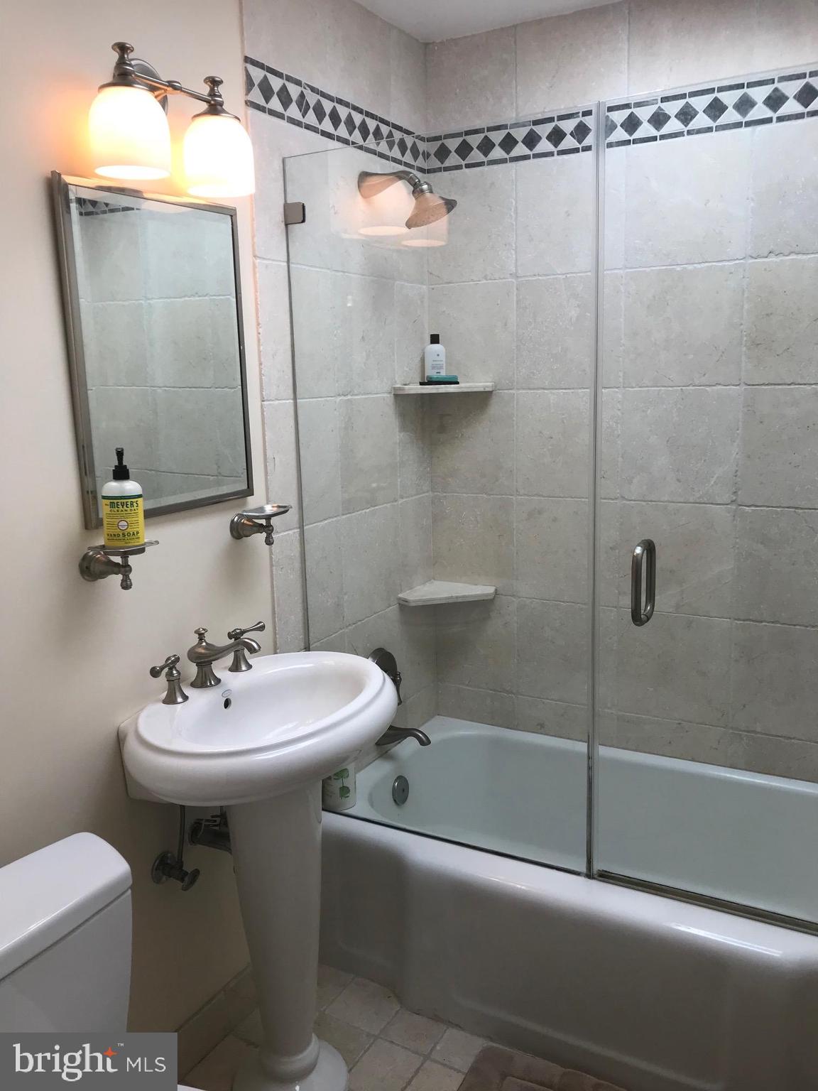 5901 35th Street North Arlington, VA 22207 - Photo 14 of 28 Main level full bath