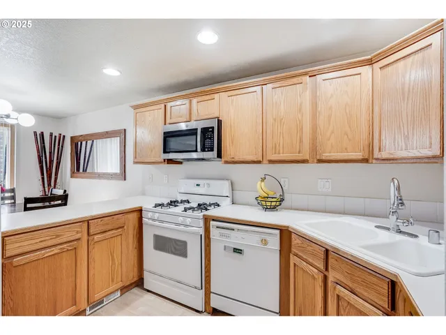 $329,000 | 5502 Northeast 89th Avenue, Vancouver, WA 98662