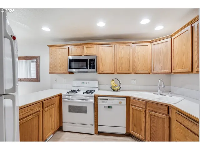 $329,000 | 5502 Northeast 89th Avenue, Vancouver, WA 98662