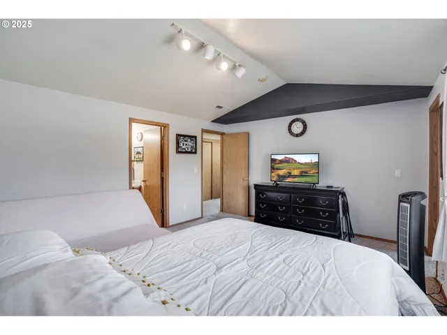 $329,000 | 5502 Northeast 89th Avenue, Vancouver, WA 98662