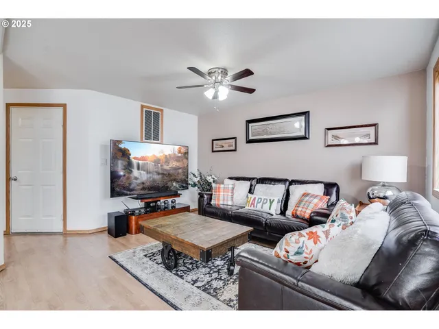 $329,000 | 5502 Northeast 89th Avenue, Vancouver, WA 98662